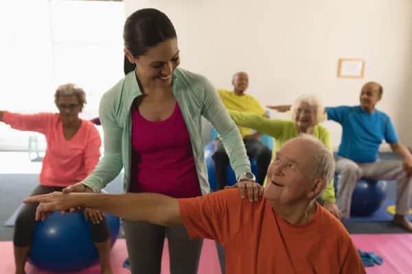 Rehasport mit älteren Personen
