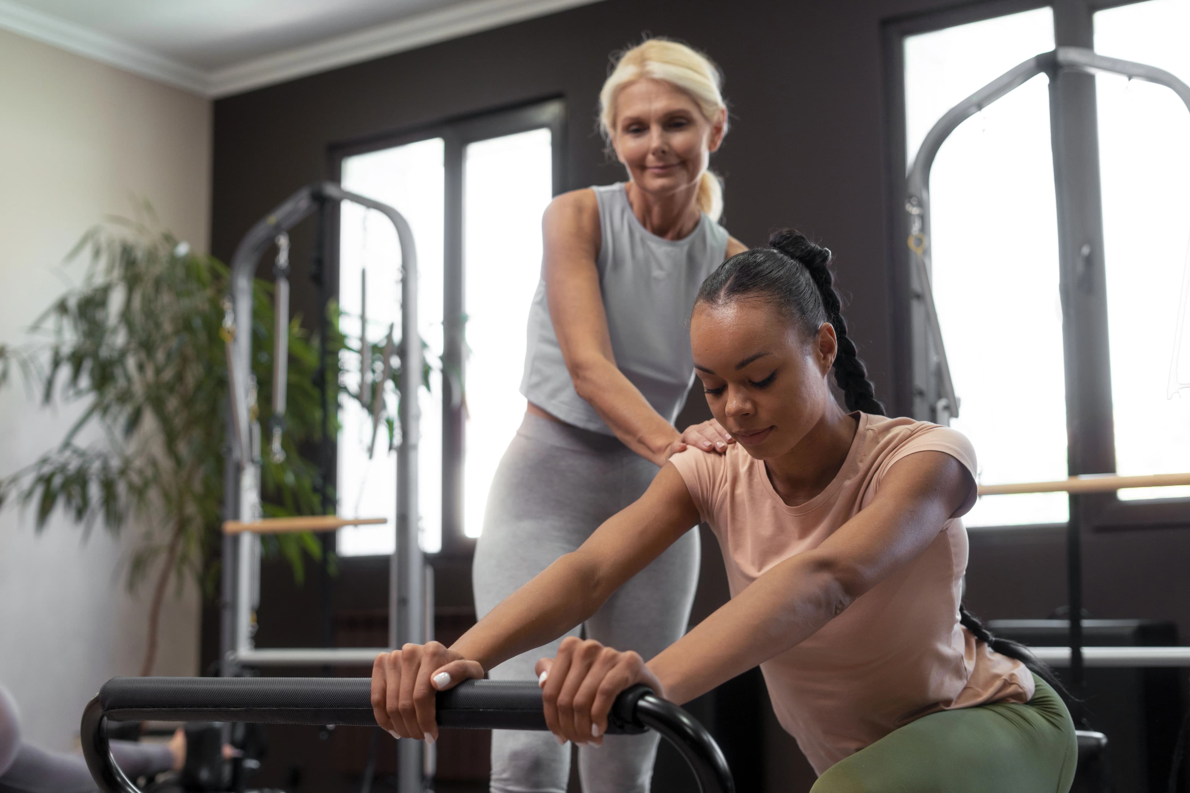trainierin im training mit einer frau